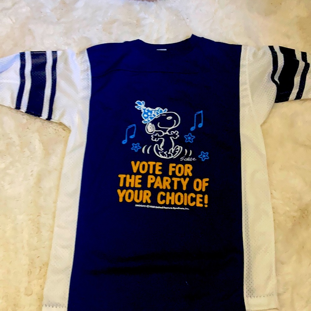 Like new vintage snoopy jersey.